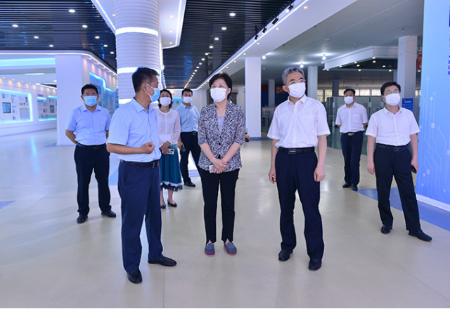 濟(jì)寧市政協(xié)主席、黨組書(shū)記霍媛媛到新風(fēng)光公司調(diào)研